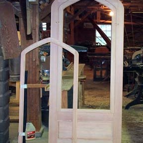 A unique pointed combination door